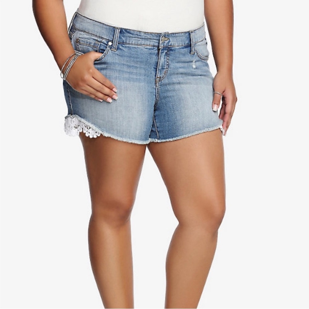 Torrid Light Wash Lace Shorts Size 20
